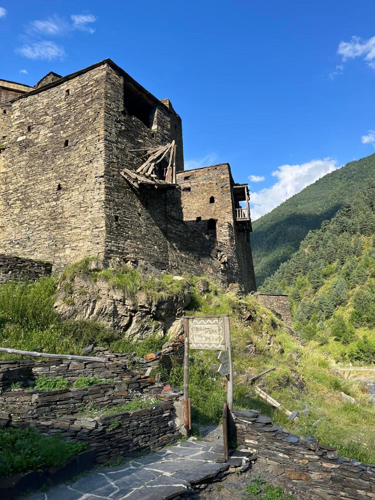 "Front Castle" Hotel Shatili Exterior photo