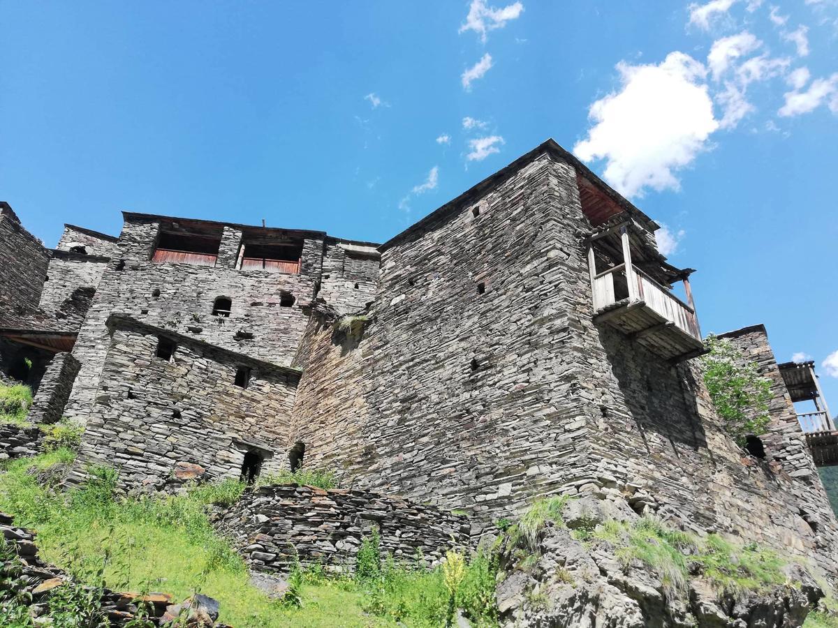 "Front Castle" Hotel Shatili Exterior photo